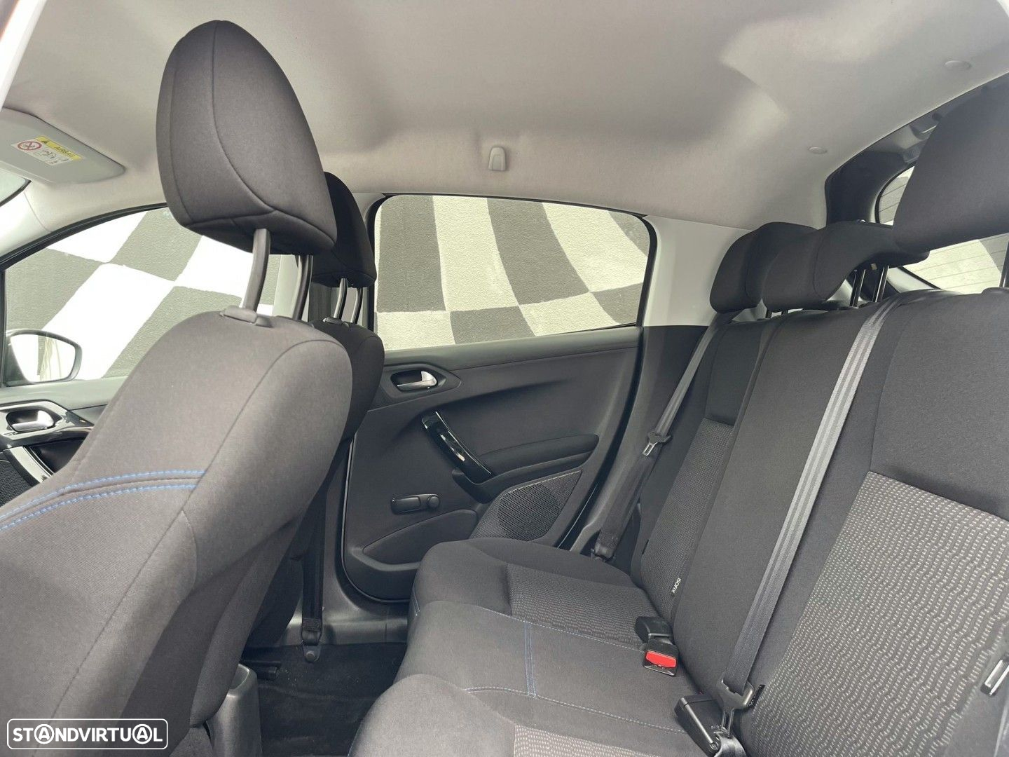 Peugeot 208 1.6 BlueHDi Style - 8