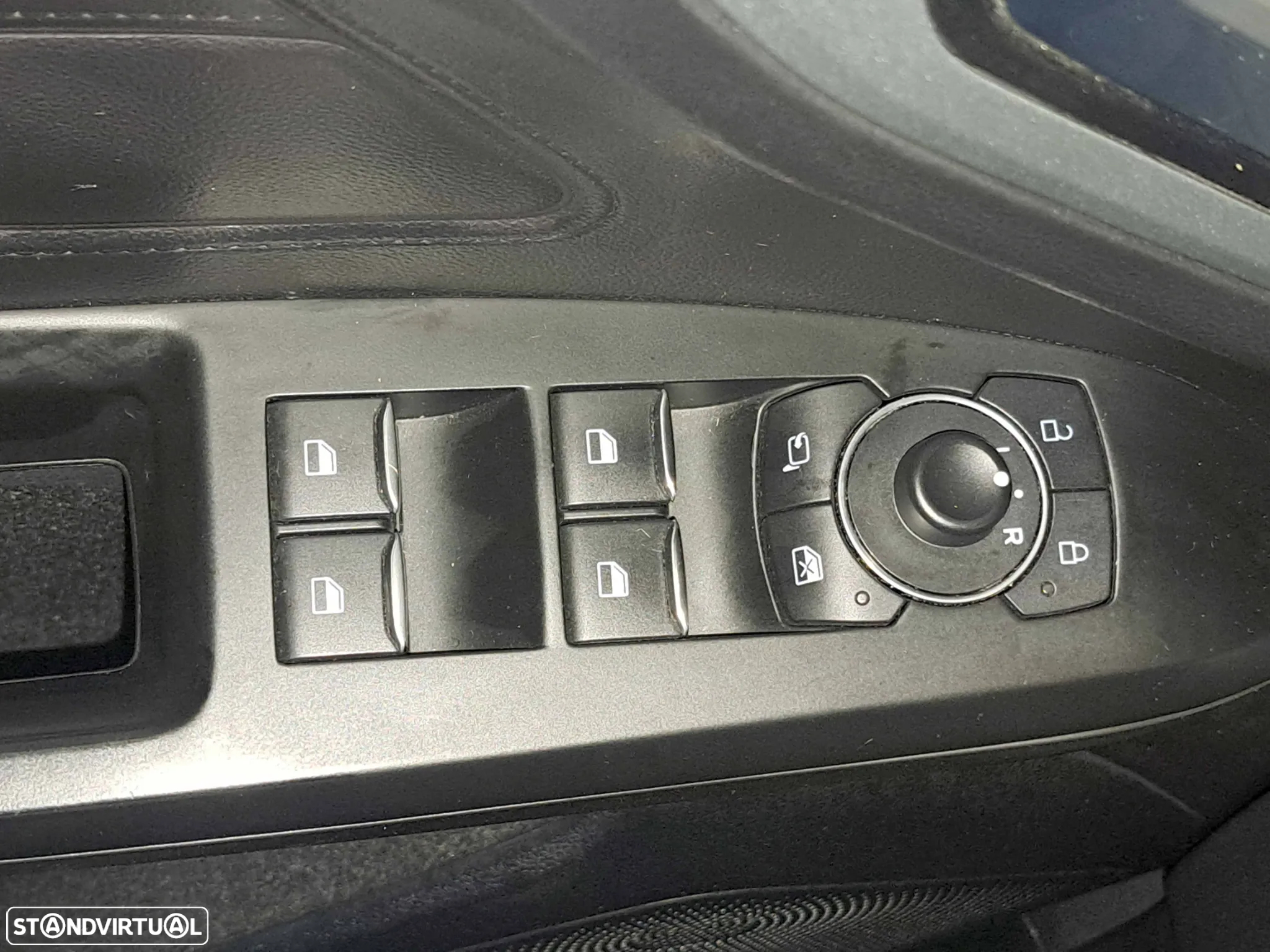 Ford Focus 1.0 EcoBoost MHEV ST-Line - 11