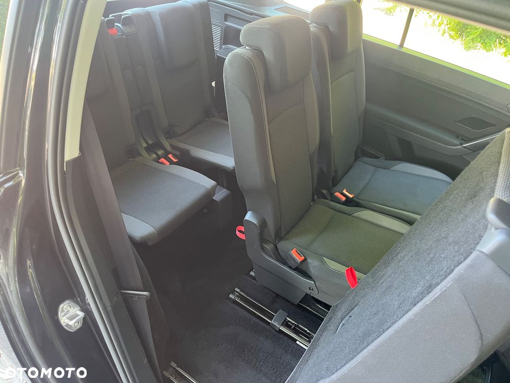 Volkswagen Touran - 26