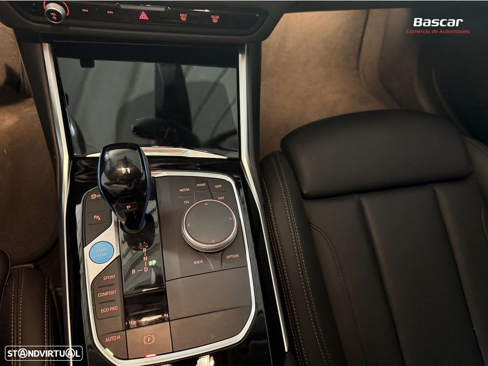 BMW i4 eDrive40 Edição Desportiva M - 35