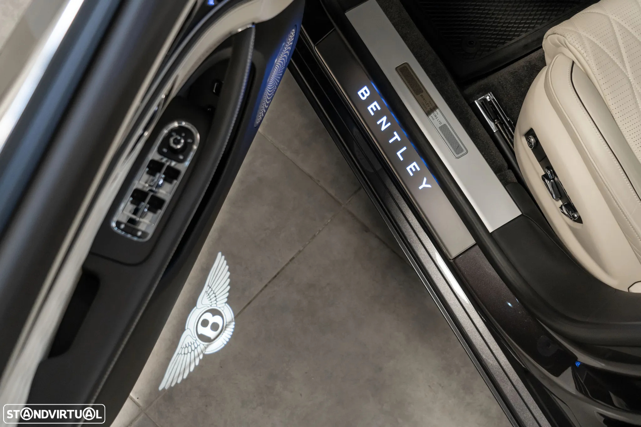 Bentley Flying Spur V8 Azure - 27