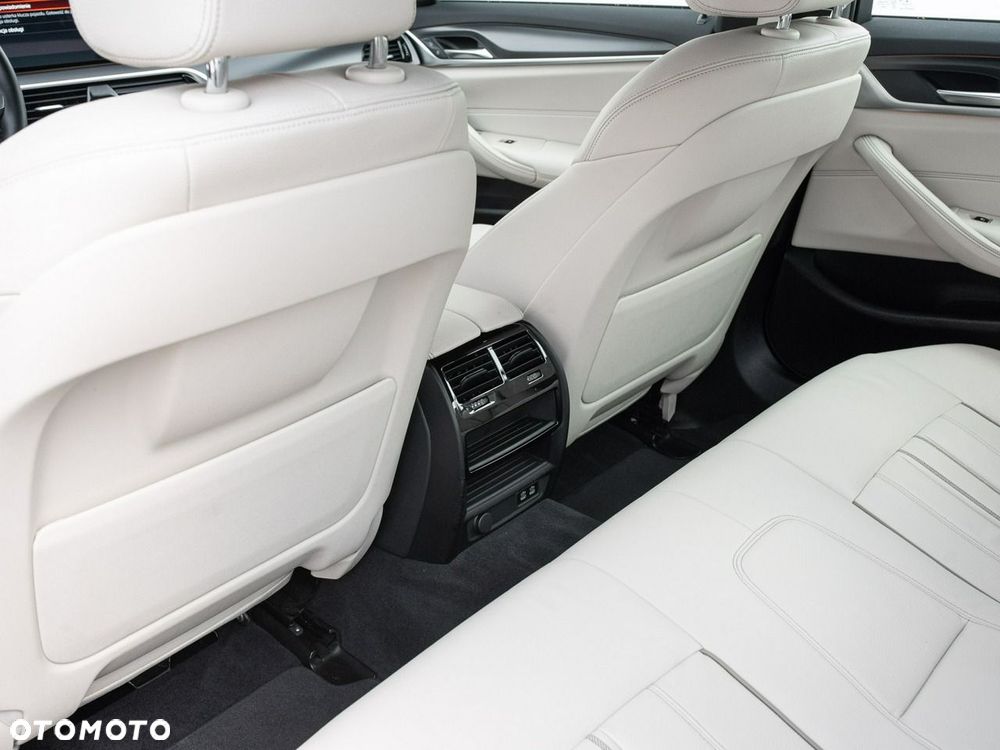 BMW Seria 5 530d xDrive mHEV M Sport sport - 27