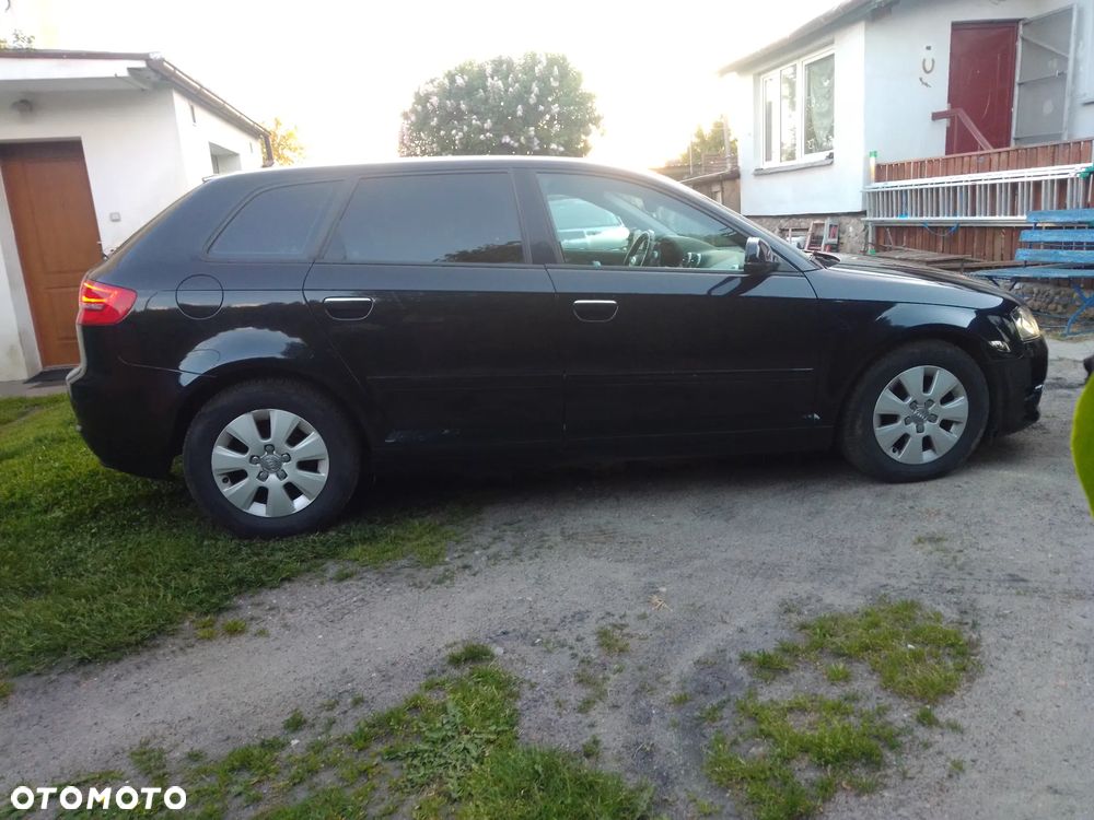 Audi A3 Sportback 1.6 TDI DPF Ambiente - 3