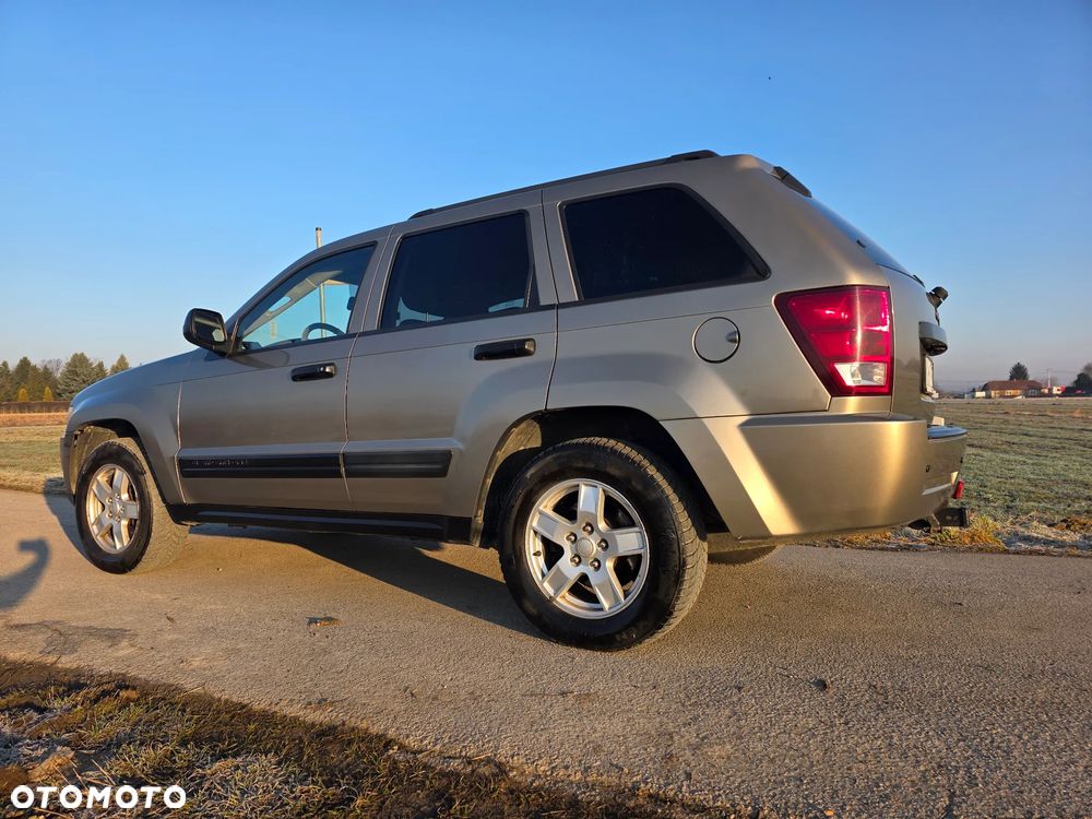 Jeep Grand Cherokee - 32
