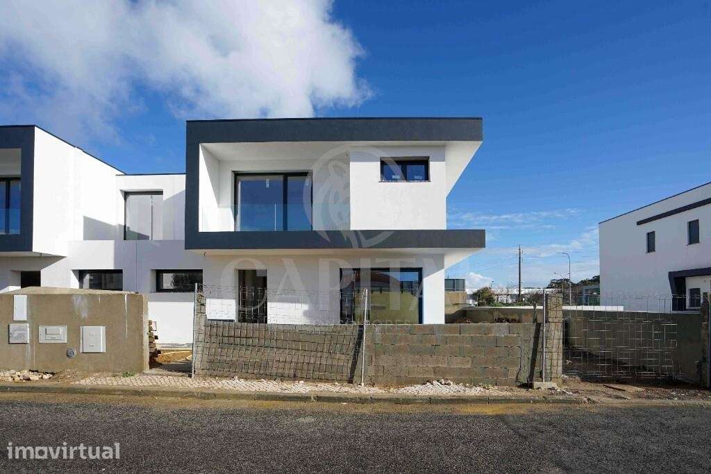 Moradia Nova V3 com Piscina – Pronta a Estrear – Abrunheira - Vista 2
