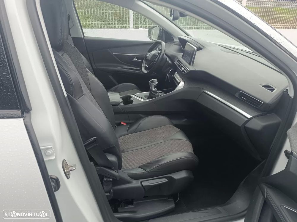 Peugeot 5008 PureTech 130 Stop & Start Allure Pack - 25