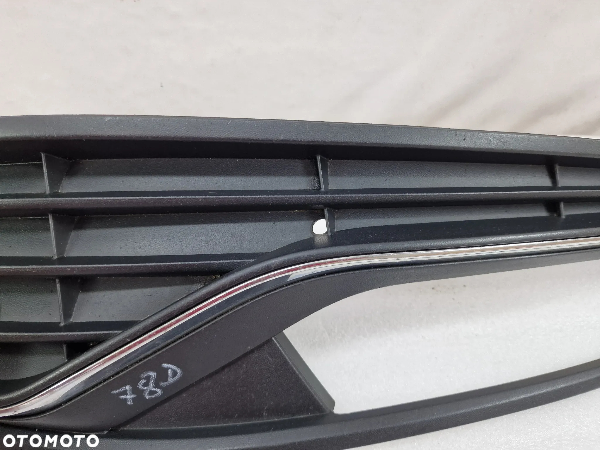VW POLO 6C0 LIFT 13- LEWA KRATKA BOCZNA ZDERZAKA PRZEDNIEGO PRZÓD , 6C0853665K , NR AUKCJI E/78 - 32