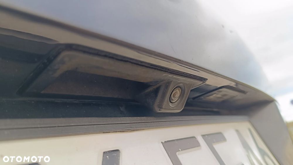 Volkswagen Passat 2.0 TDI Highline - 32