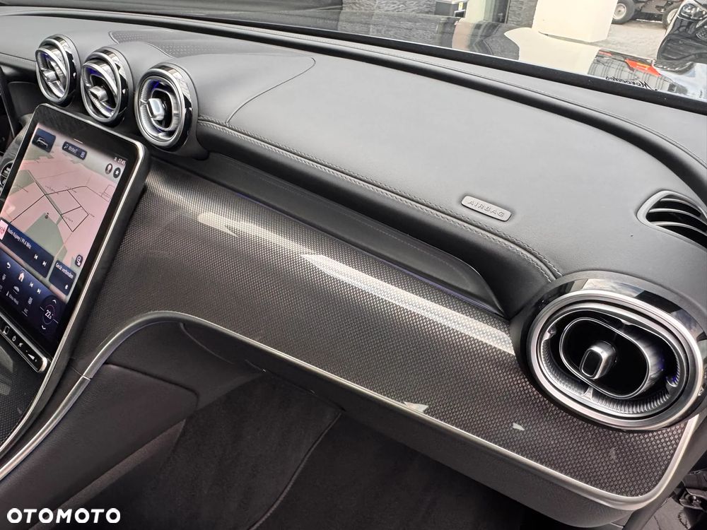 Mercedes-Benz GLC 300 4Matic 9G-TRONIC AMG Line Advanced - 22
