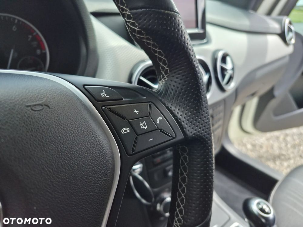 Mercedes-Benz Klasa B 180 BlueEFFICIENCY Edition Style - 19