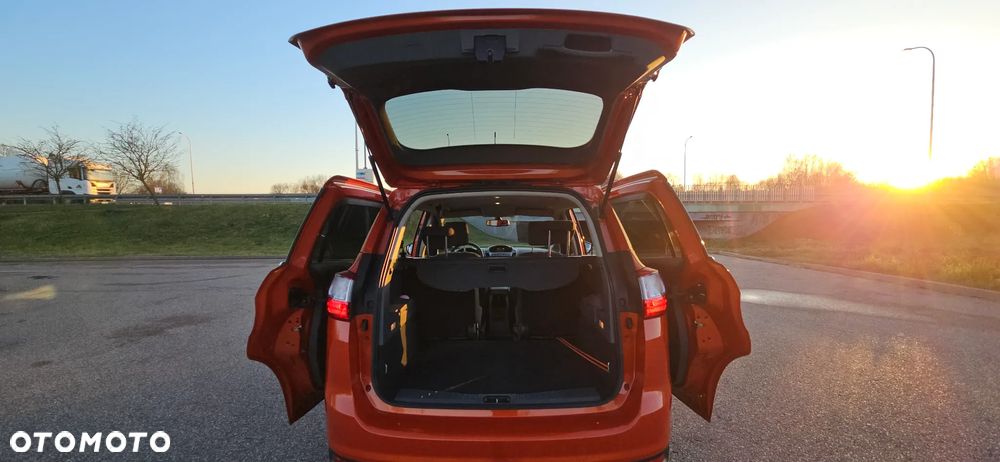 Ford Grand C-MAX - 12