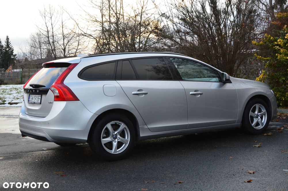 Volvo V60 D4 Geartronic Momentum - 16