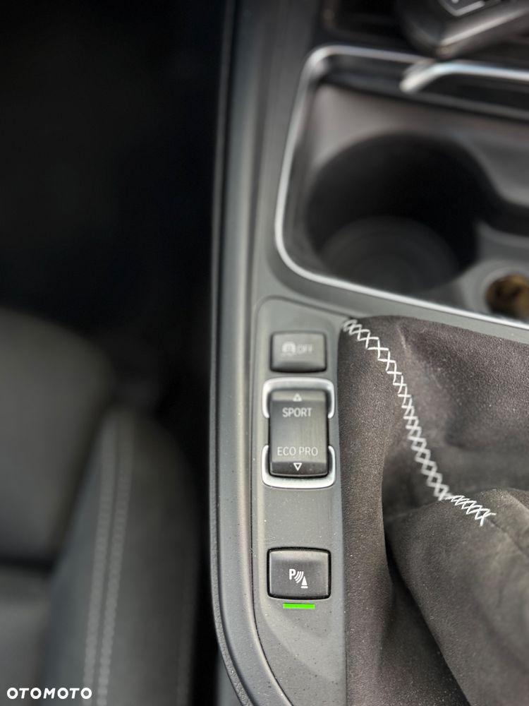 BMW Seria 3 320d Efficient Dynamics Sport Line - 26