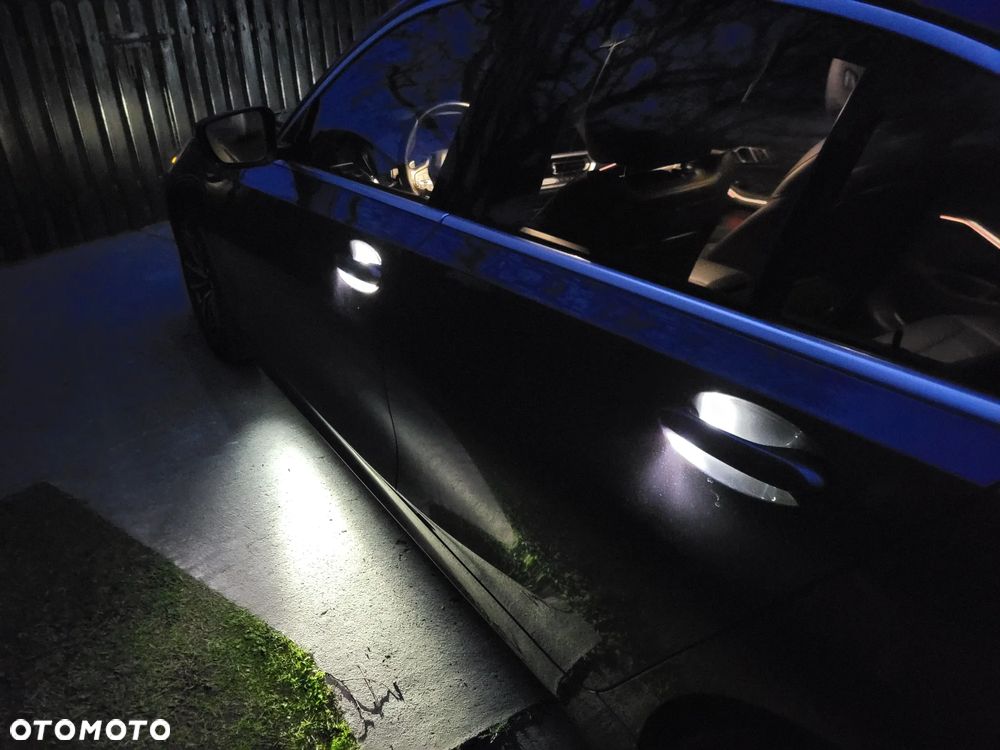 BMW Seria 3 330i Sport Line - 37