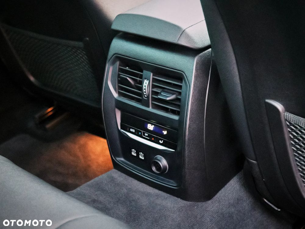 BMW Seria 3 330i xDrive M Sport - 25