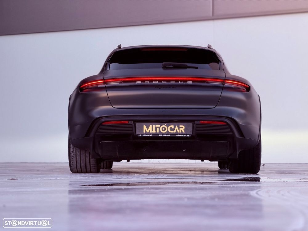 Porsche Taycan Cross Turismo 4 - 12