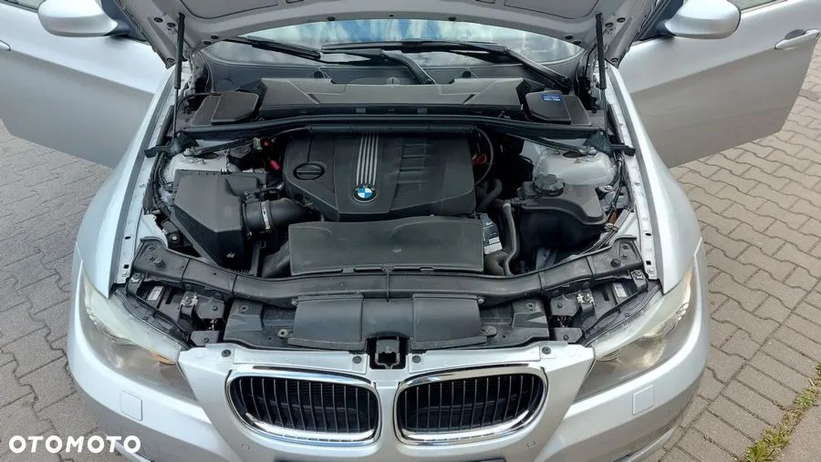 BMW Seria 3 318d DPF Touring - 33