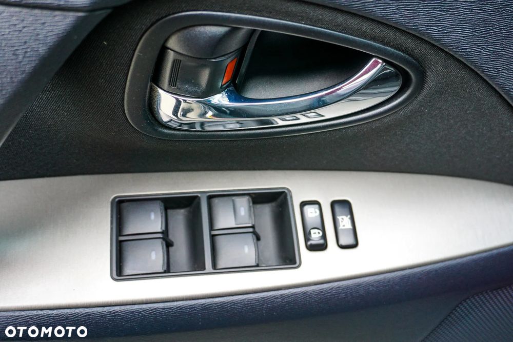 Toyota Avensis 1.8 Comfort - 20