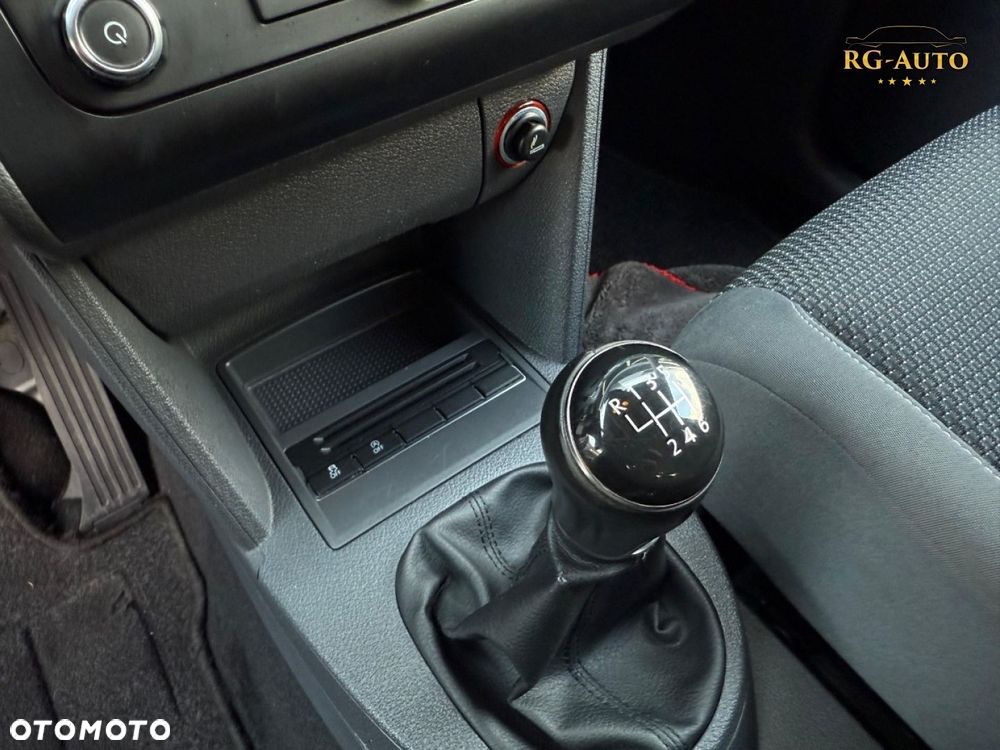 Volkswagen Touran - 29