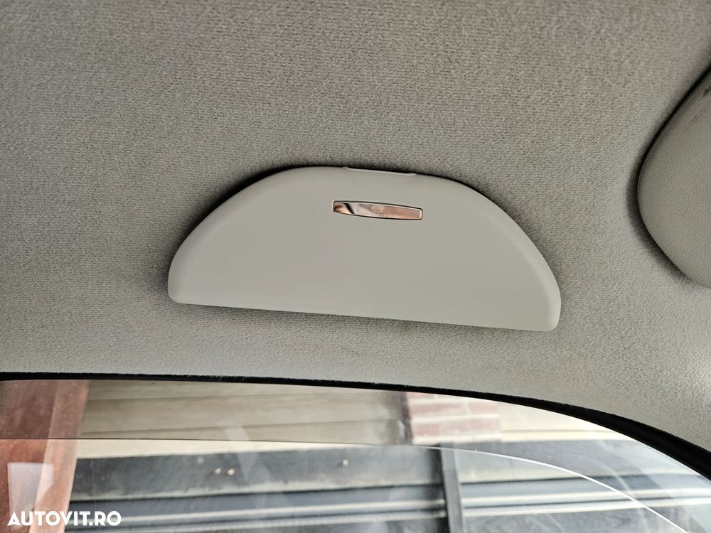 Volkswagen Caravelle - 37