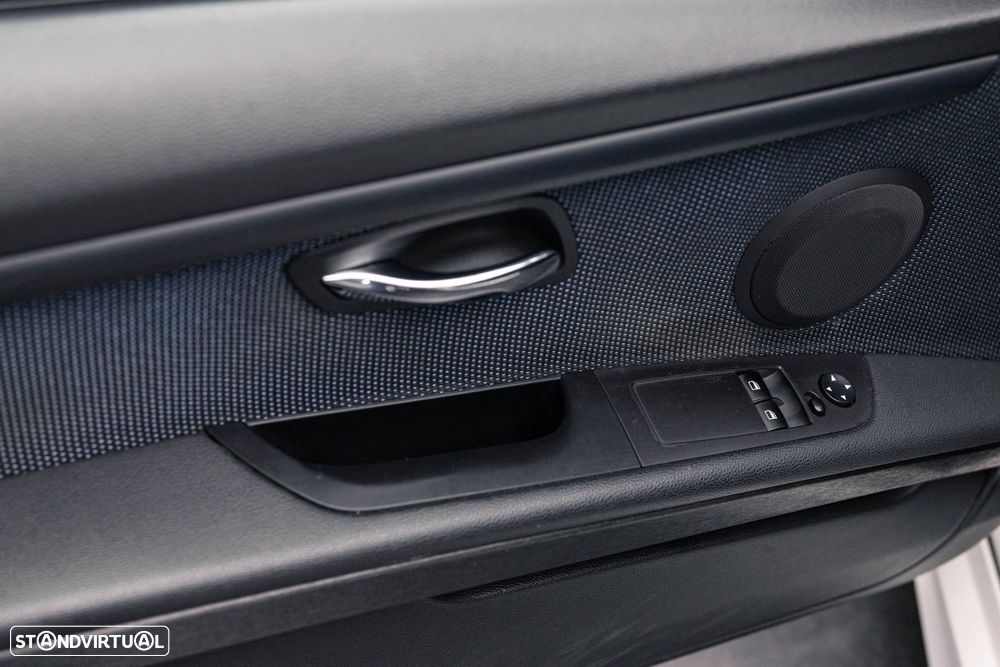 BMW 320 d Coupe - 34