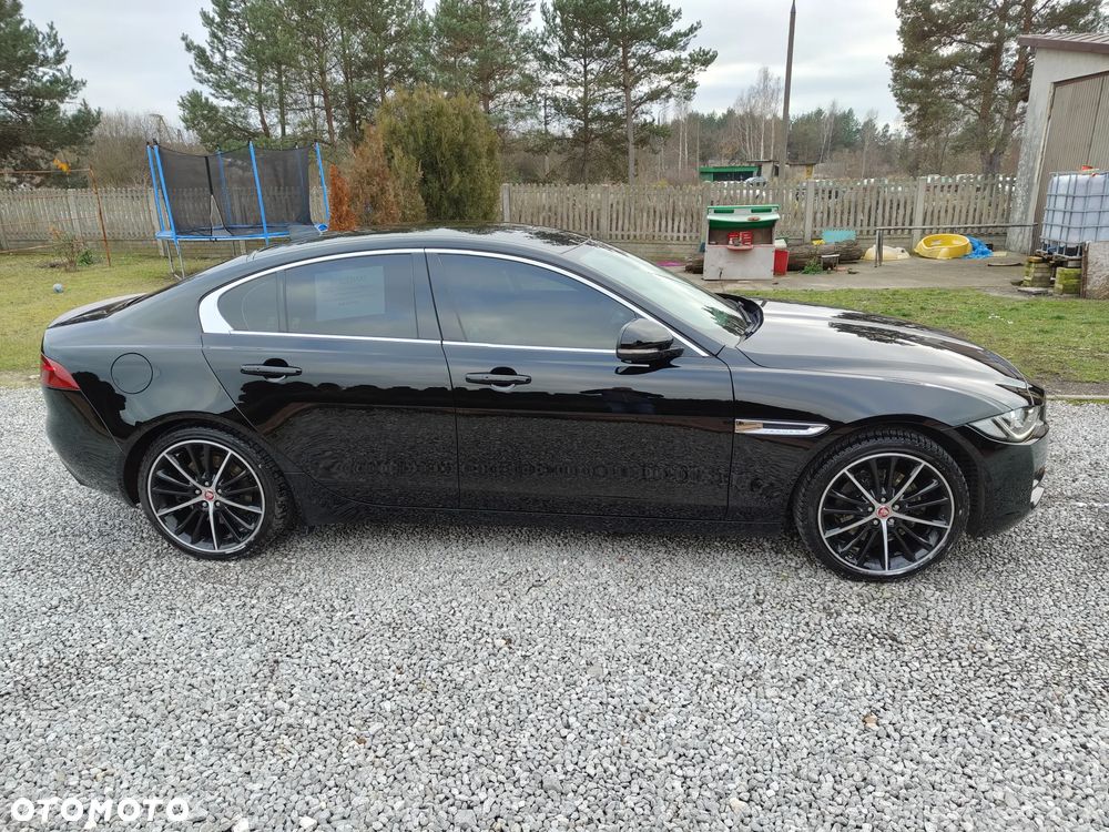 Jaguar XE 2.0 D AWD Portfolio - 11