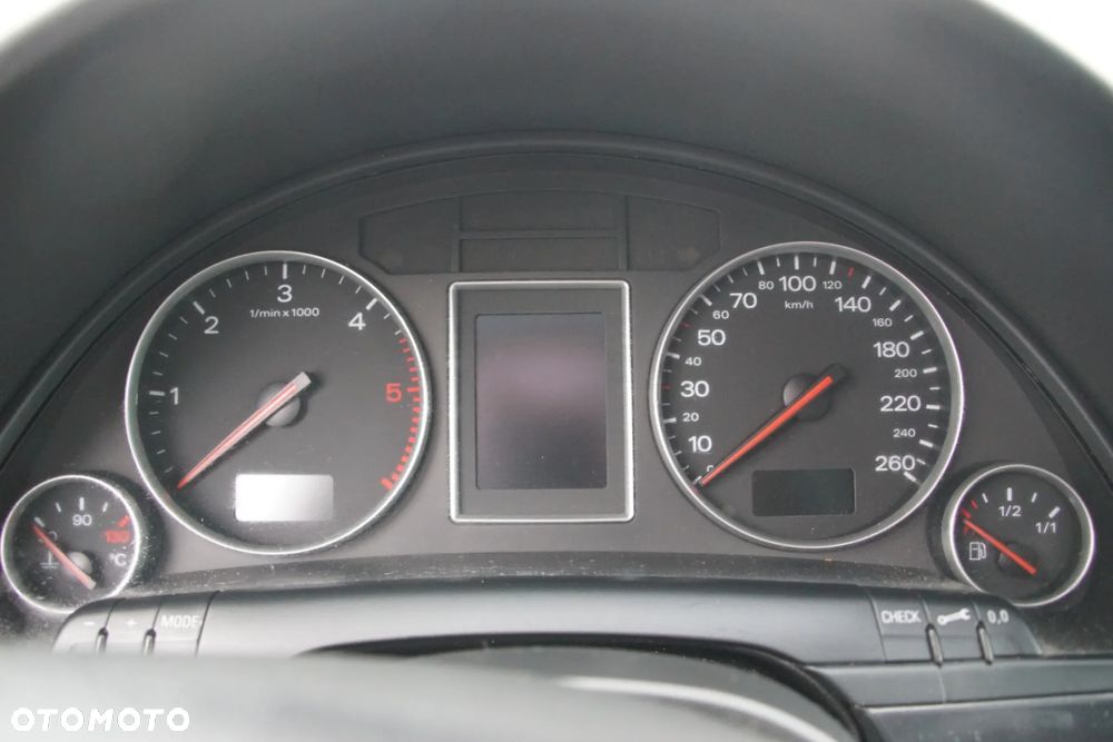 Auto na części - Audi A4 B6 1.9 TDI 130 KM AWX GBQ LX7Z 2002R Silnik Skrzynia Drzwi Maska Klapa Zderzak Błotnik Lusterko Lampa Klamka Szyba Deska Kokpit Sterownik Moduł Czujnik Licznik Panel Kierownica - 11