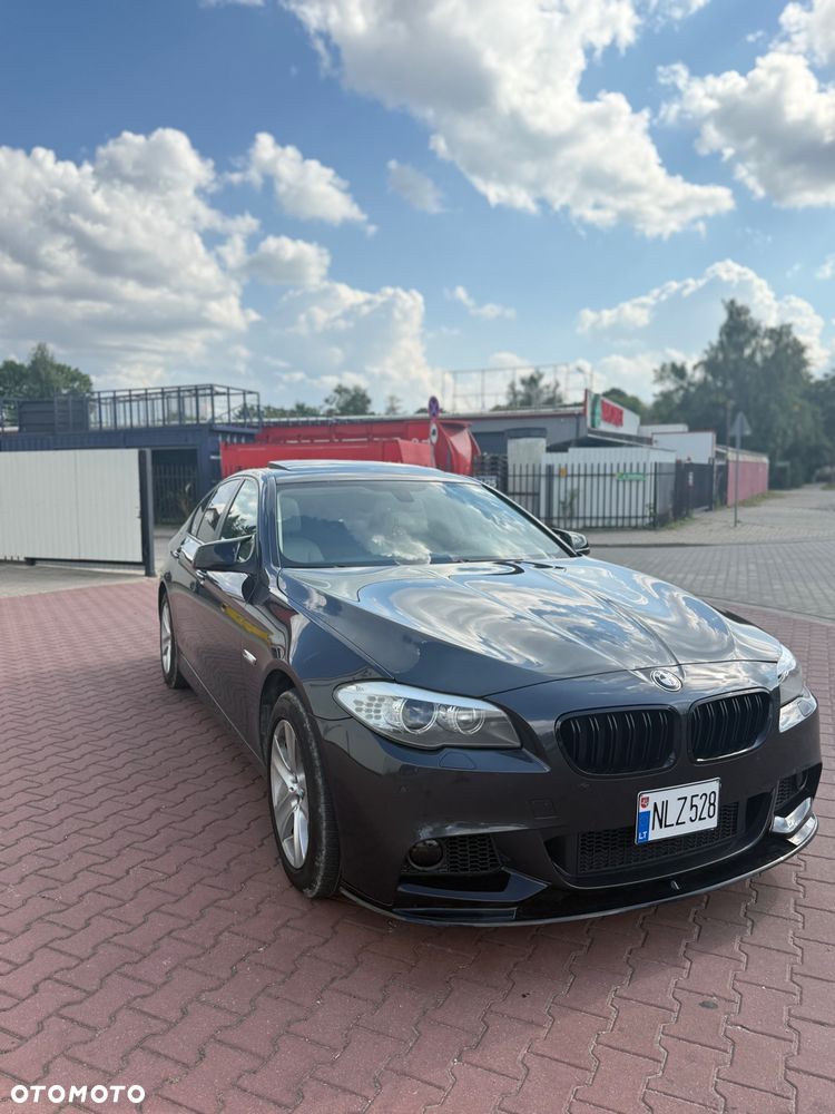 BMW Seria 5 528i Touring - 1