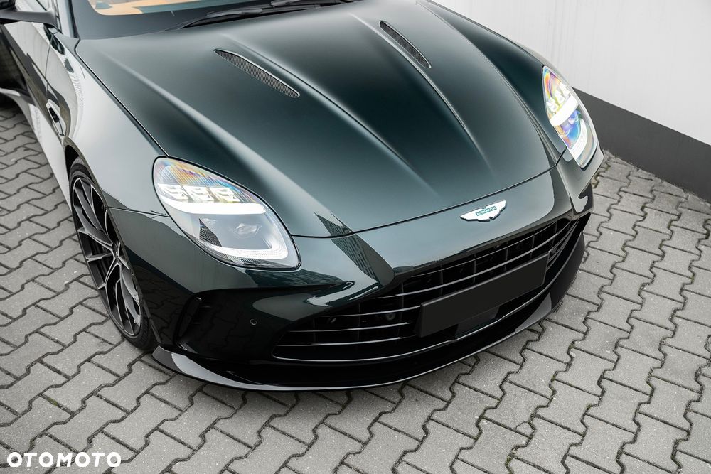 Aston Martin Vantage - 5