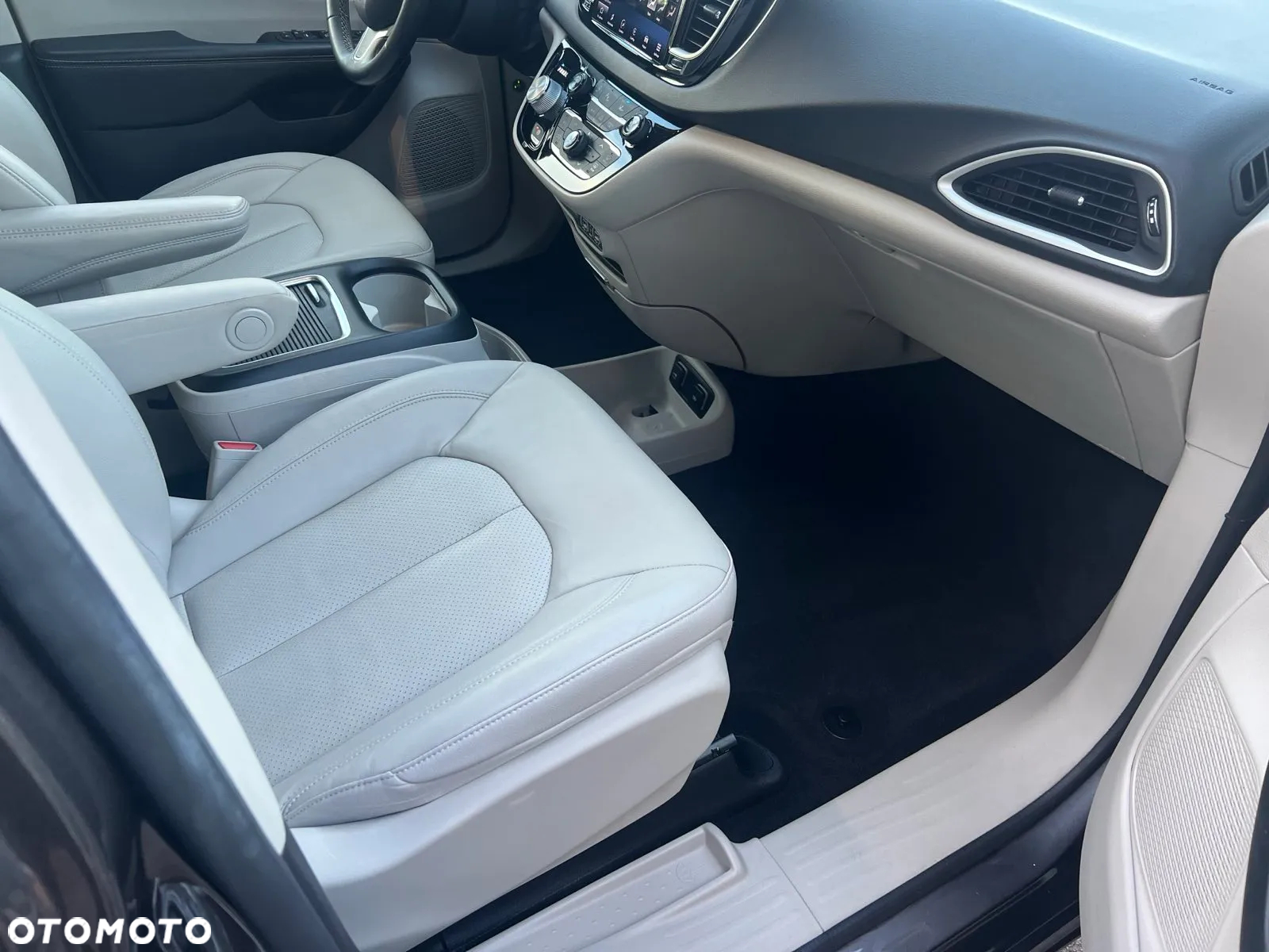 Chrysler Pacifica - 17