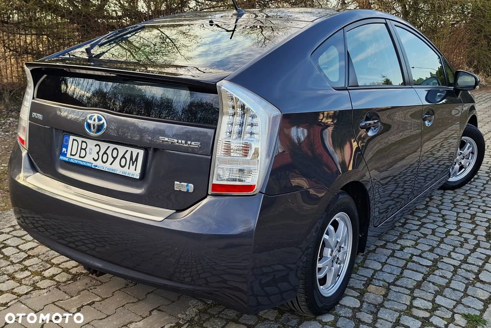 Toyota Prius (Hybrid) Life - 3