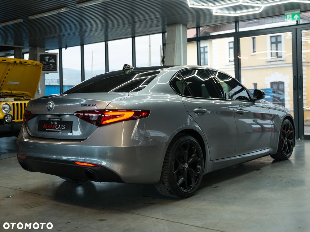 Alfa Romeo Giulia - 8