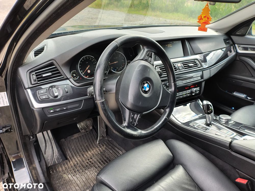 BMW Seria 5 525d xDrive - 9