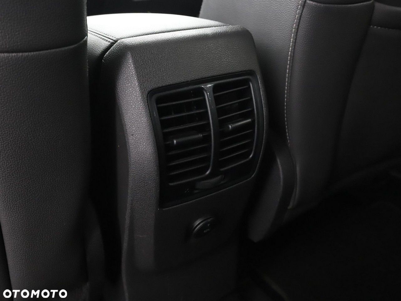 Ford Kuga 2.0 TDCi 2x4 Business Edition - 32