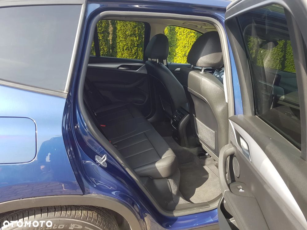 BMW X3 sDrive18d Business Edition - 16