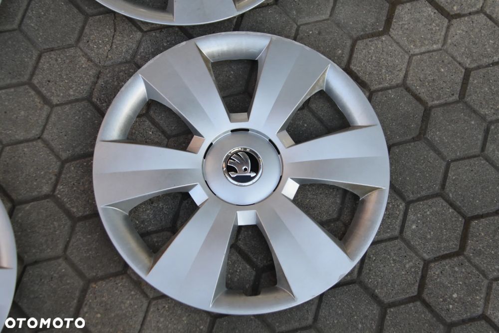 Kołpaki  Oryginalne  Skoda 15" 6V0601147C - 2