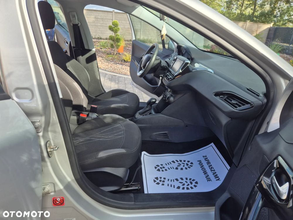 Peugeot 208 - 6