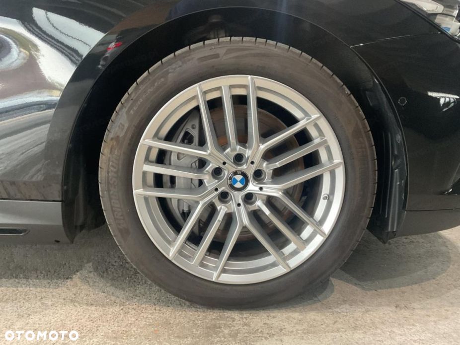 BMW Seria 5 520d xDrive mHEV - 14
