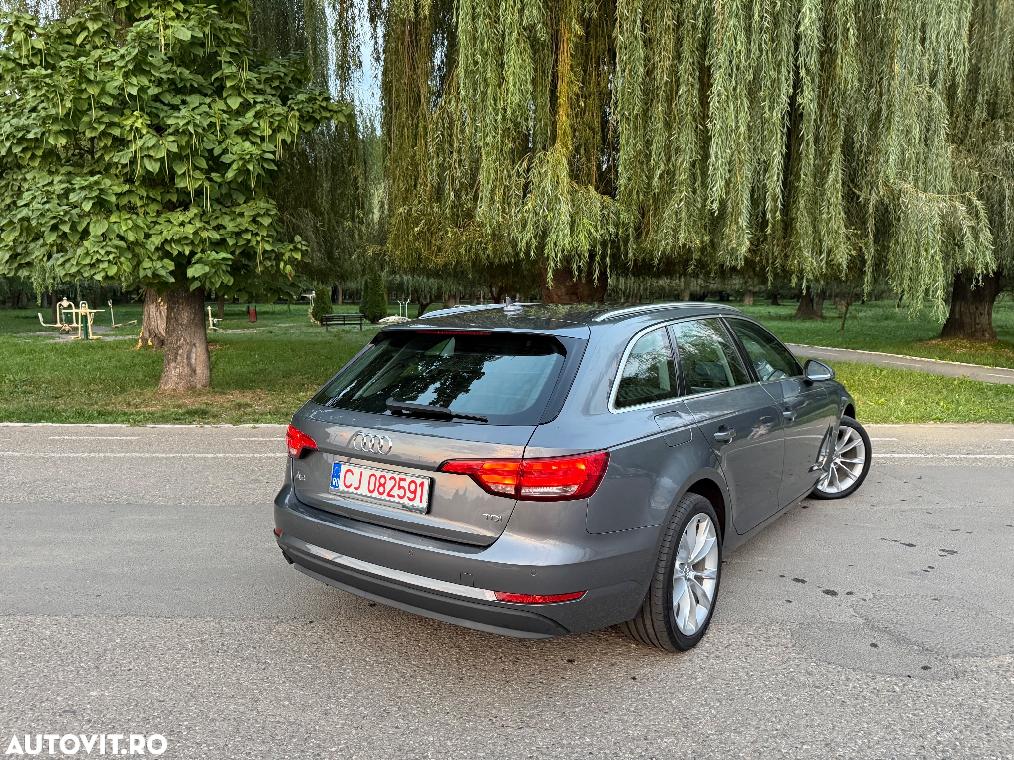 Audi A4 Avant 2.0 TDI ultra S tronic Design - 5