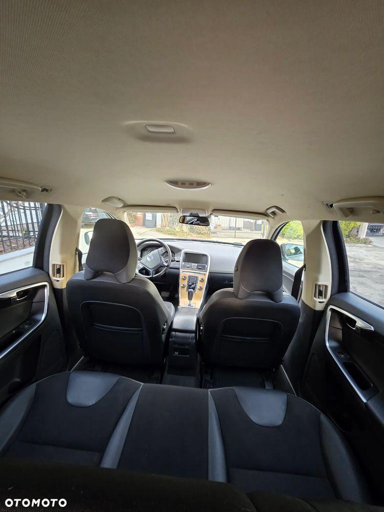 Volvo XC 60 2.4D AWD Momentum - 6