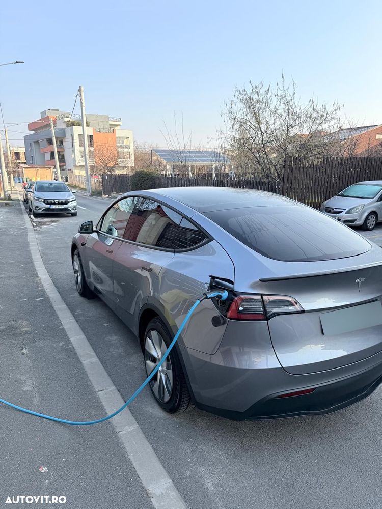 Tesla Model Y AWD Performance - 4