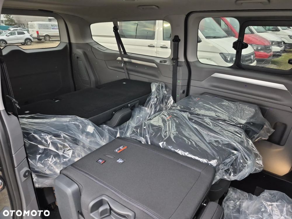 Volkswagen Caravelle - 12