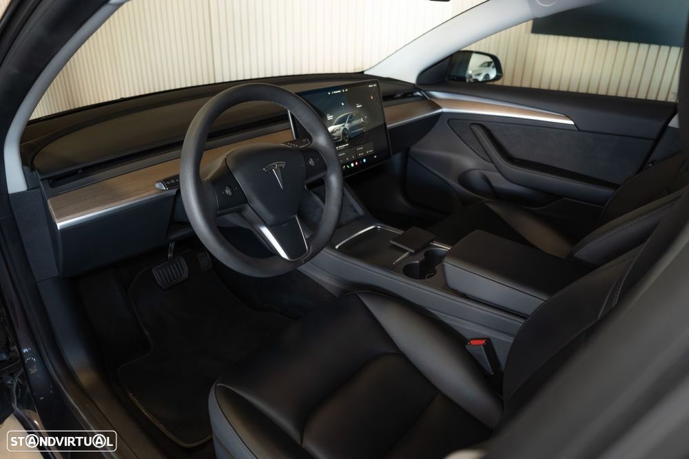 Tesla Model 3 Standard Range Plus RWD - 3