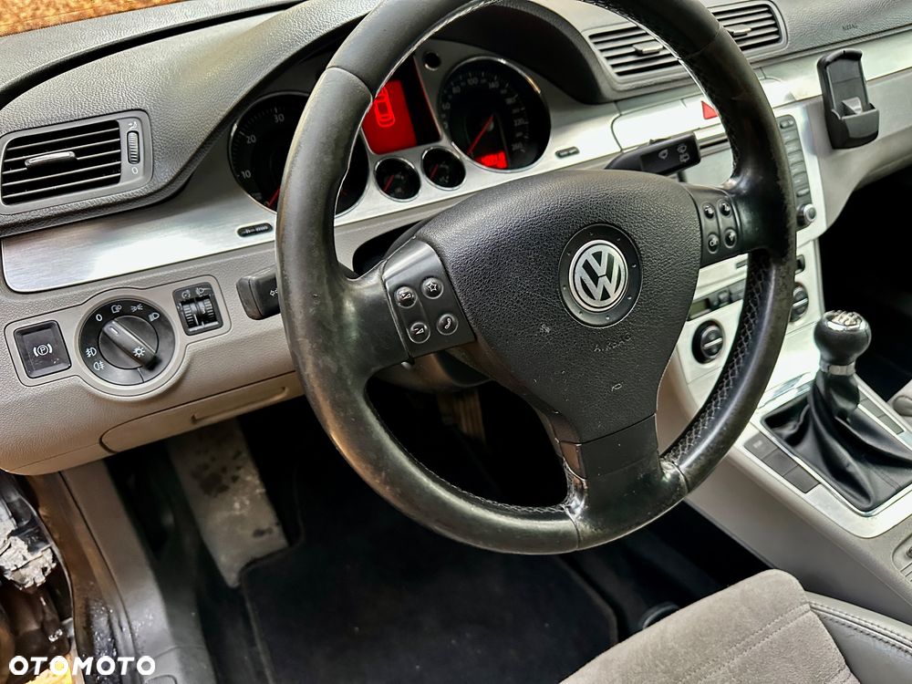 Volkswagen Passat 2.0 TDI Comfortline - 14
