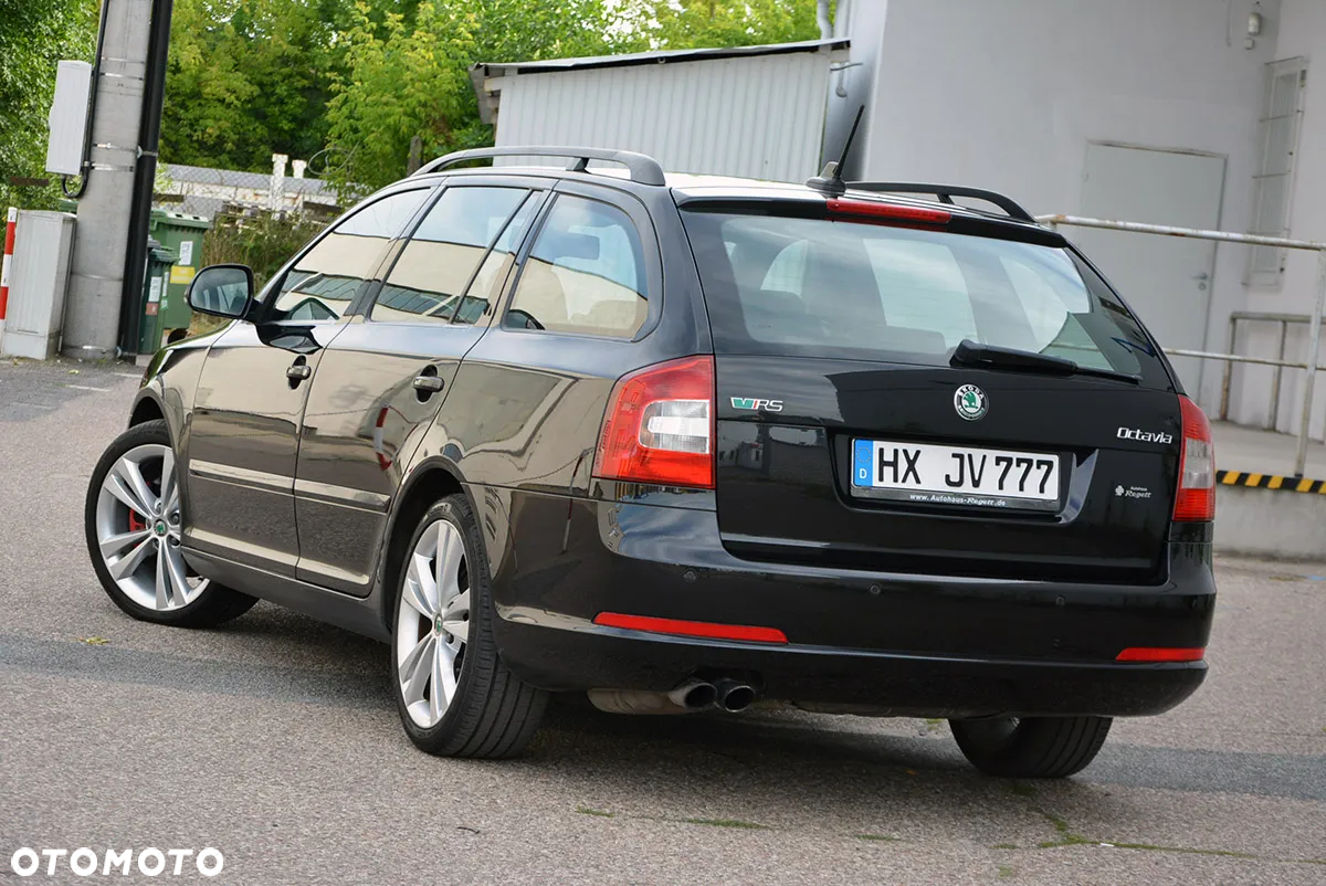 Skoda Octavia Combi 2.0 TDI CR DPF DSG RS - 2