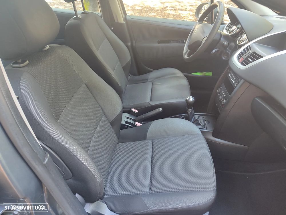 Peugeot 207 1.4 16V Active - 19