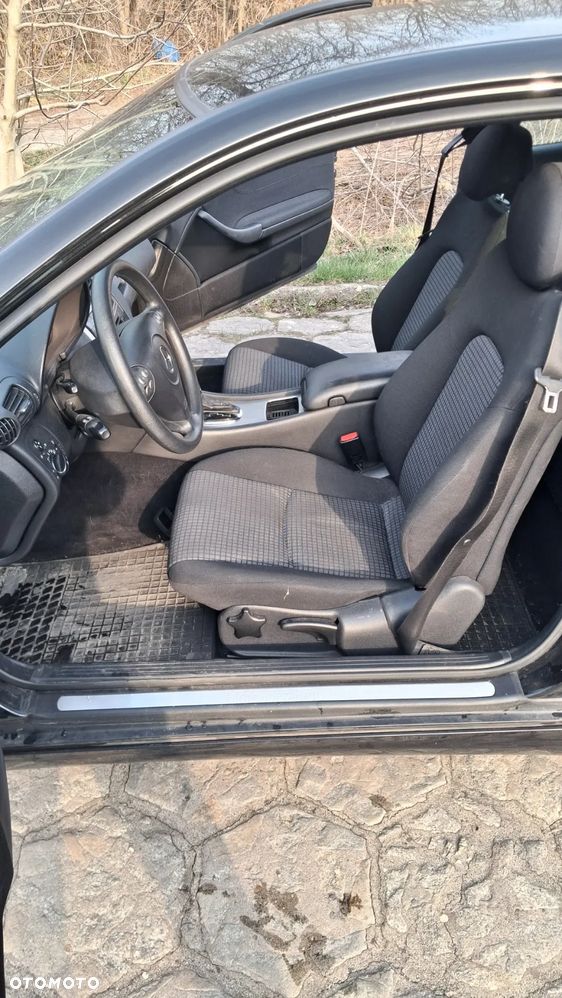 Na części MERCEDES C KLASA COUPE W203 C220 silnik 2.2 CDI OM 646.963 lakier C197 skrzynia maska zderzak drzwi klapa szyba fotel kanapa lusterko lampa deska GWARANCJA !!! Przód Tył Zestaw Komplet Drzwi Klapa Zderzak Błotnik Maska Grill Atrapa Szyba Pas Lampa Lusterko Boczki Fotel Kanapa Kokpit Deska Rozdzielcza Przełącznik Włącznik Sterownik Przewody Wiązka Instalacja Moduł Komputer Czujnik Listwa Pompa Alternator Wtryski Głowica Rozrusznik Kompresor Sprzęgło Dwumas Silnik  Skrzynia ABS Klimatyzacji Paliwa Wspomagania Kolektor Turbina Przepustnica Zawór Chłodnica Koło Hak Belka Sanki Zawieszenie Mcpherson Półoś Amortyzator Wydech Tłumik Zacisk Most - 10