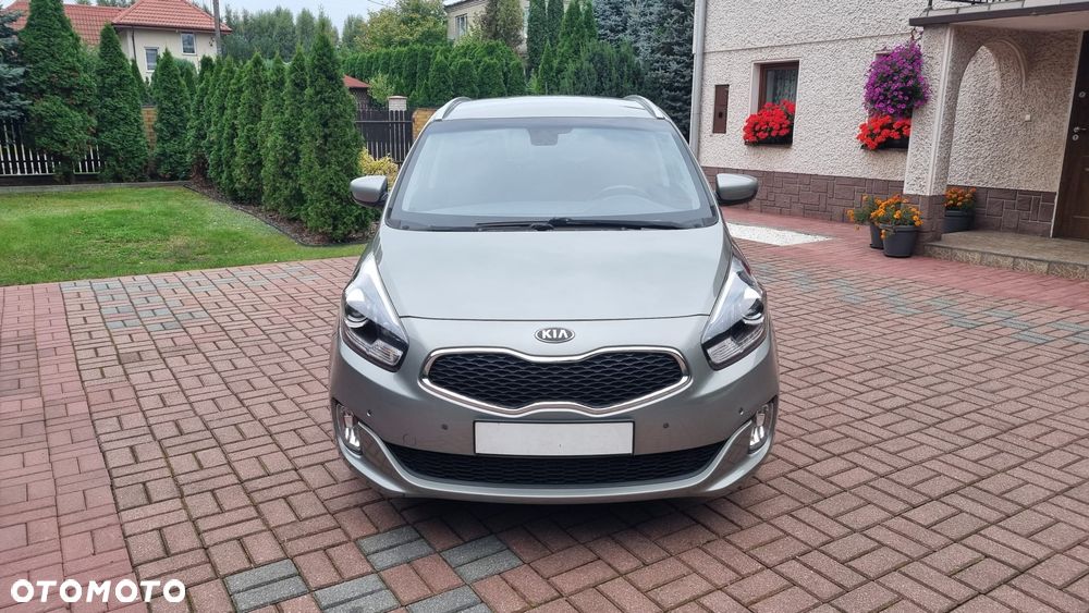 Kia Carens - 26