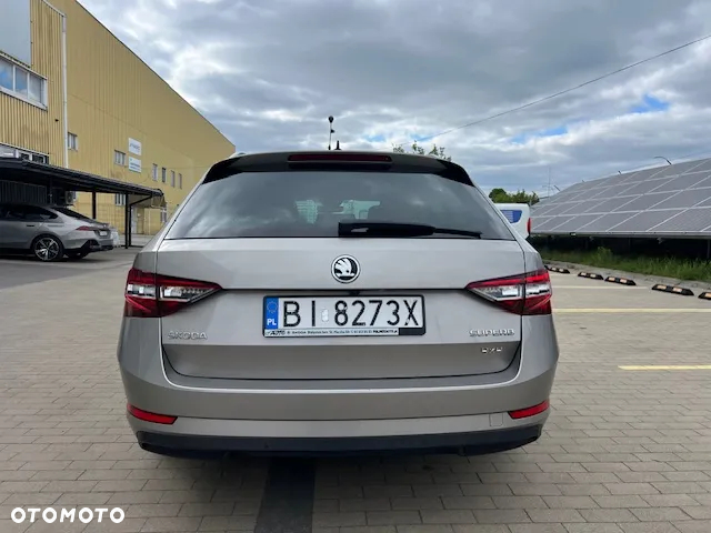 Skoda Superb 2.0 TDI L&K DSG - 7