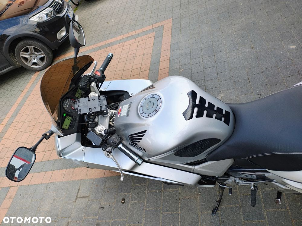 Honda VFR - 4